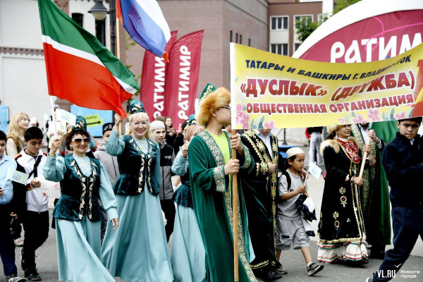Юные мусульмане Владивостока приняли участие в Молодёжном шествии