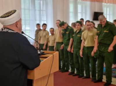 Военные Приморья возродили традицию и прочитали праздничную молитву в Уссурийске