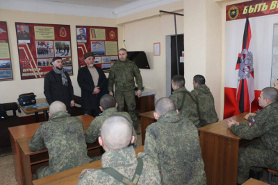 Заместитель председателя ДУМ ПК по взаимодействию с Вооружёнными силами Сирень хазрат Гарифуллин провёл встречи с военнослужащими в двух частях